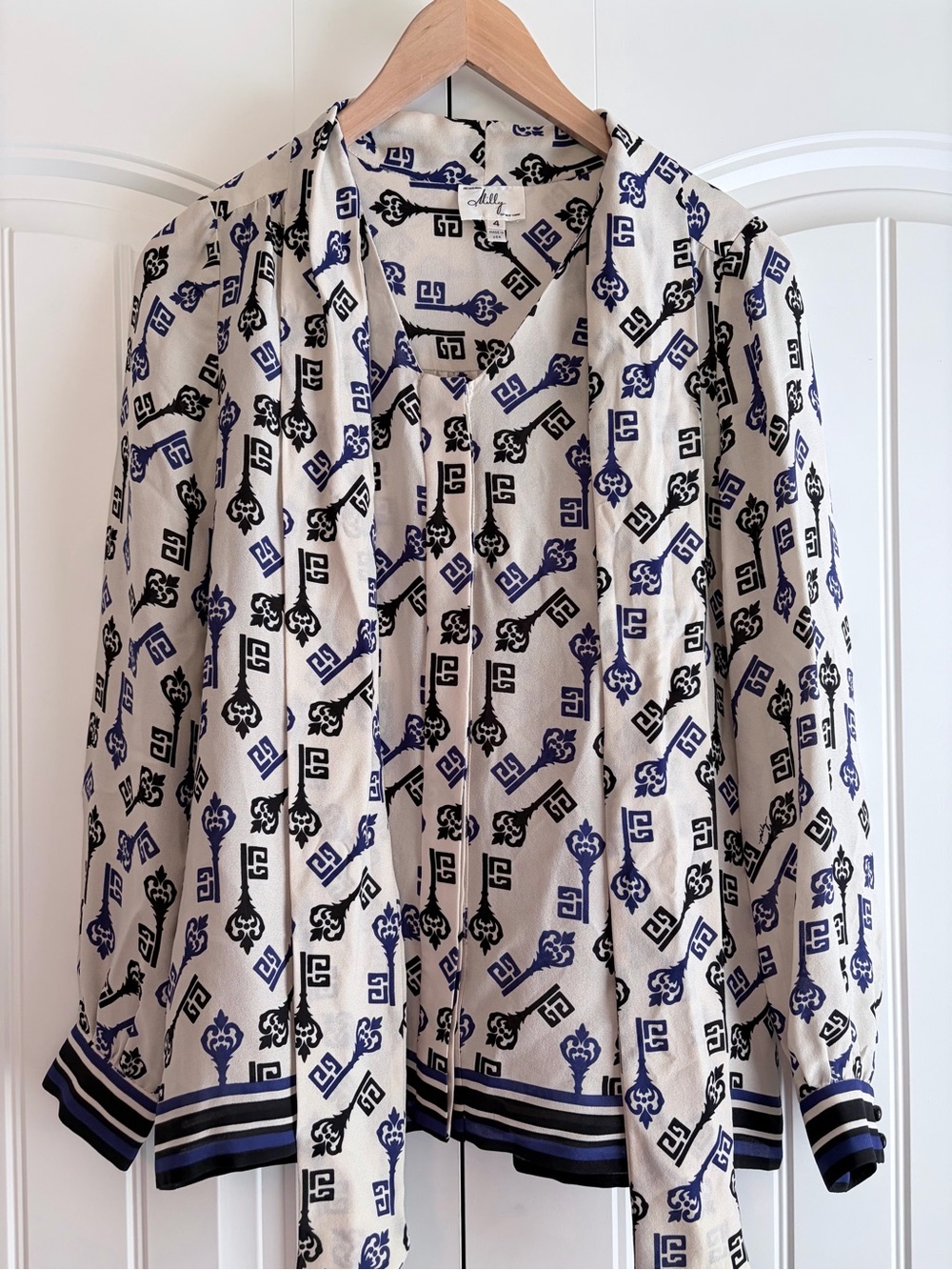 Milly of New York Silk Button‎ Down Tie Neck 100% Silk Blouse Ivory Blue Size 4